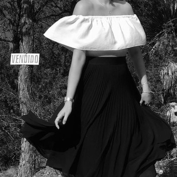 Aritzia Wilfred Off the Shoulder Top - Picture 2 of 4